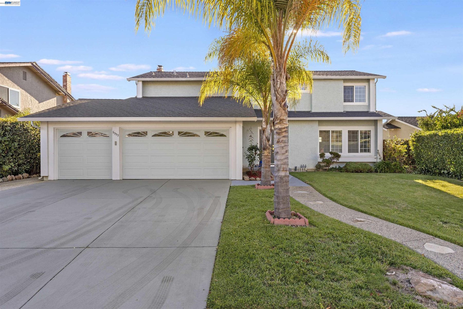 Front of the home with wide driveway